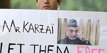 کرزی با طالبان همدست است؛ خبرنگاران دربند را آزاد کنید