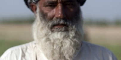 عکس هایی از برادران قندهاری در حال برداشت تریاک