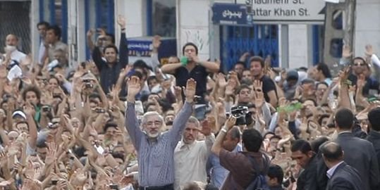 Hundreds of Thousands of Demonstrators clog Tehran streets