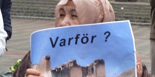 اعتراض کنندگان: کوچی جنایت می کند، کرزی حمایت می کند 