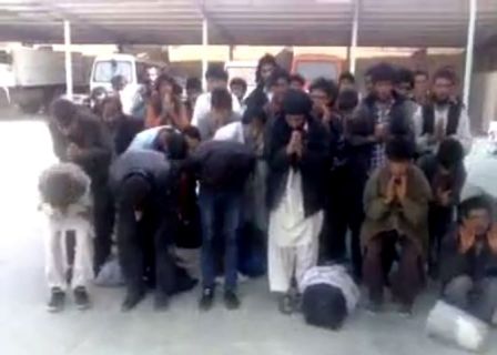 کلیپ توهین سرباز ایرانی به مهاجران افغانستانی دستگیرشده کلیپ توهین سرباز ایرانی به مهاجران افغانستانی دستگیرشده